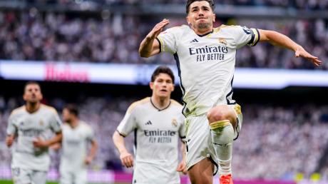 Real Madrids Brahim Diaz jubelt nach dem Führungstreffer seiner Mannschaft.