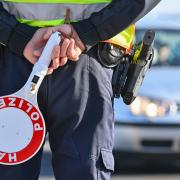 Ein 46-jähriger Mann ist in Landsberg zum zweiten Mal ohne gültigen Führerschein angehalten worden.