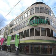 Eine Filiale der Kaufhauskette Galeria Kaufhof in der Fußgängerzone.