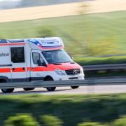 Ein Motorradfahrer wurde nach einem Unfall in Fleinhausen in die Uniklinik gebracht.