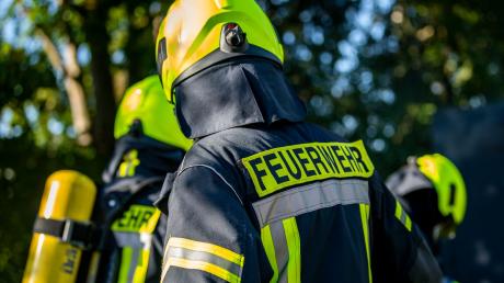 Die Feuerwehren aus Untermeitingen und Klosterlechfeld rückten zum Kellerbrand aus.  