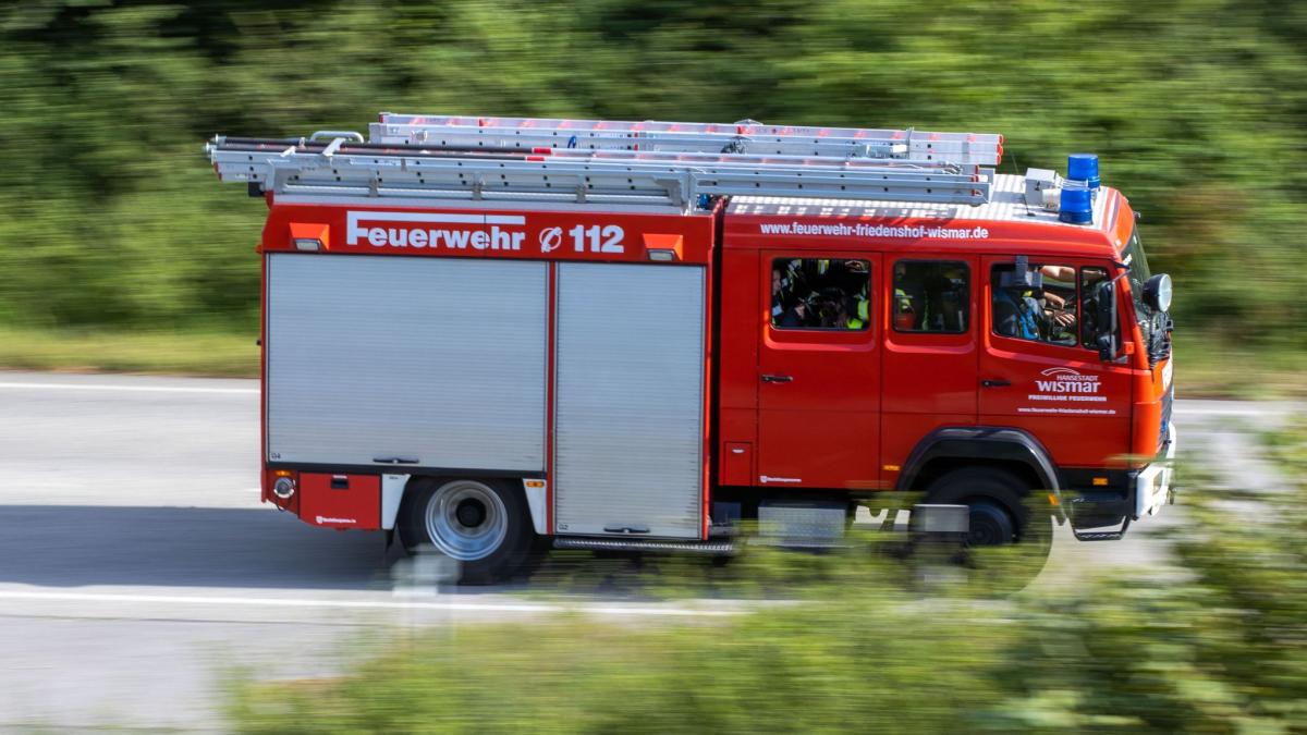 #Landkreis Oberhavel: Reifenhaufen bei Entsorgungsunternehmen in Flammen