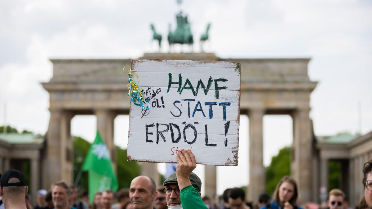 #Konsum: Demo für rasche Cannabis-Legalisierung in Berlin