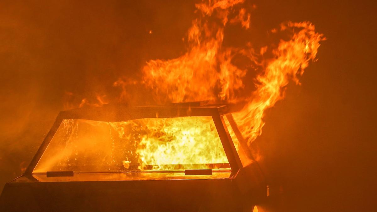 #Berlin: Brennendes Auto in der Obstallee