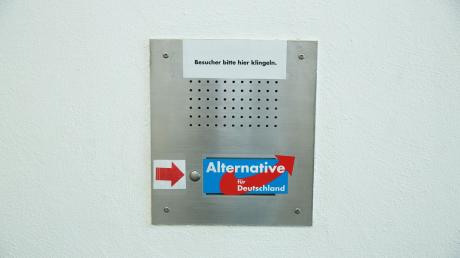 Klingelschild der Bundesgeschäftsstelle der Alternative für Deutschland (AfD) in Berlin.