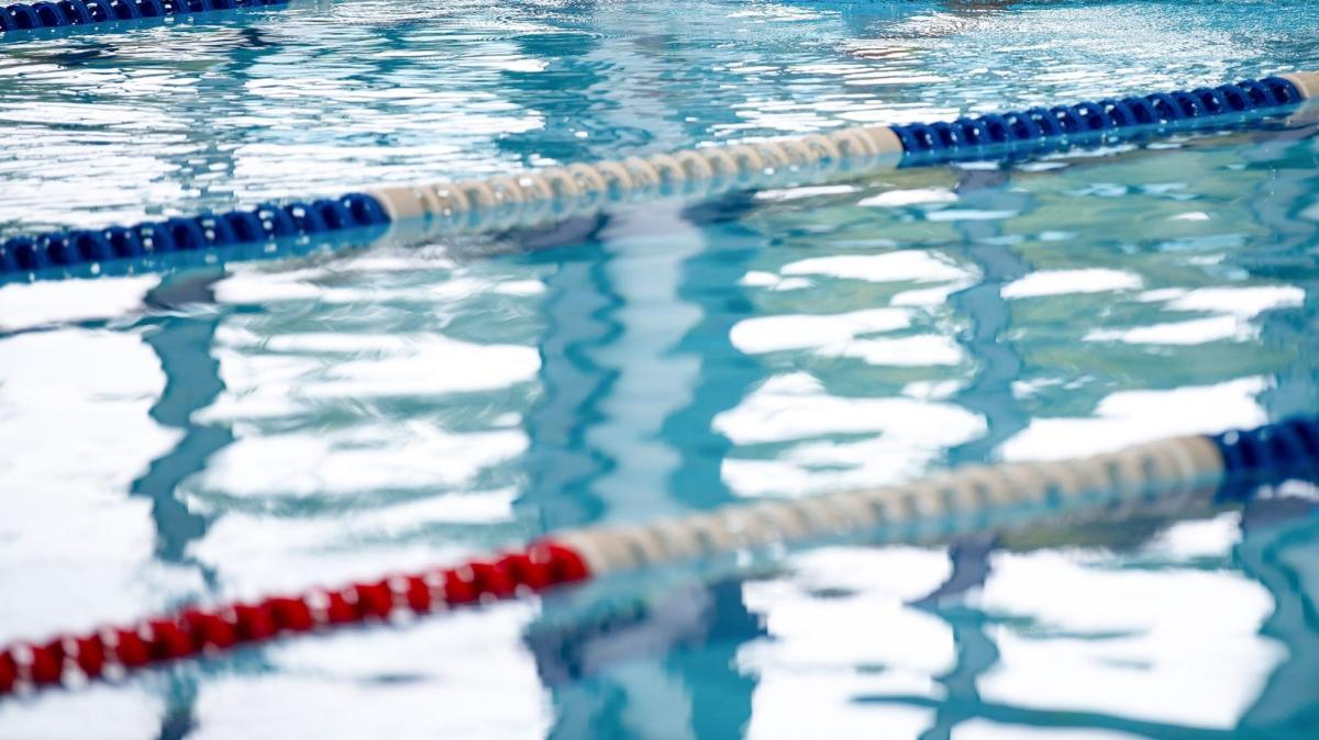 #Vierjährige leblos in Schwimmbad entdeckt – Zustand noch immer kritisch