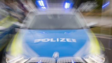 Die Neuburger Polizei sucht Unbekannte, die den Bewegungspark und Kindergarten in Karlshuld beschädigt haben