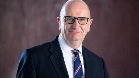 Dietmar Woidke (SPD), Ministerpräsident von Brandenburg, kommt zum Bund-Länder-Gipfel im Bundeskanzleramt.