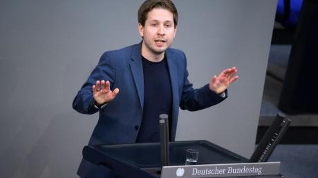 Kevin Kühnert (SPD) spricht bei der Plenarsitzung im Deutschen Bundestag.