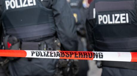 Spezialkräfte der Polizei waren am frühen Mittwochmorgen wegen Ermittlungen im Drogenmilieu unter anderem in Kellmünz im Einsatz.  
