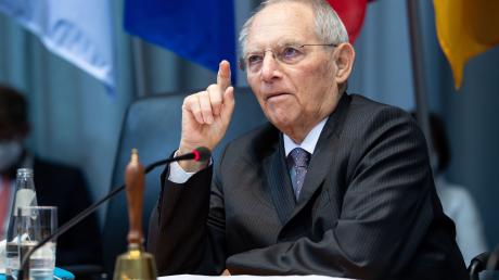 Der damalige Bundestagspräsident Wolfgang Schäuble (CDU) eröffnet eine Versammlung.