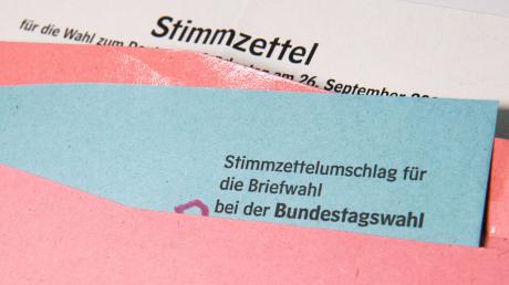 Der Abgeordnete Stephan Stracke (CSU) ärgert sich über die Wahlkreisreform, Gegenwind kommt von Susanne Ferschl (Die Linke).