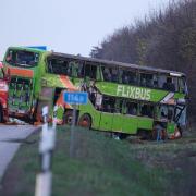 Bei einem Unfall mit einem Reisebus bei Leipzig sind mehrere Menschen gestorben.