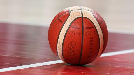 3x3 Basketball bei Olympia - das gibt es 2024 erst das zweite Mal überhaupt. Hier erfahren Sie alle Infos rund um Zeitplan, Termine und Übertragung.