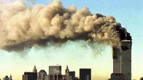 Rauchende Twin Towers: Vor 20 Jahren brachten islamistische Terroristen die Türme des World Trade Centers zum Einsturz. dpa