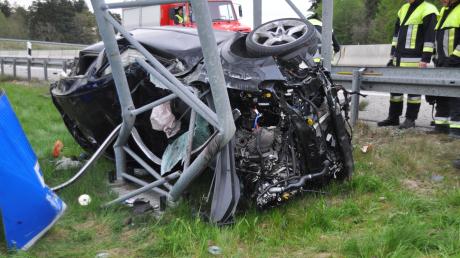 Einen tödlichen Verkehrsunfall gab es heute Morgen auf der Autobahn 96 in der Nähe der Ausfahrt Holzgünz.