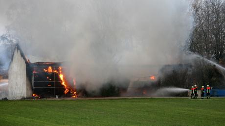 Am Mittwochvormittag ist im Megesheimer Ortsteil Lerchenbühl eine Maschinenhalle abgebrannt.