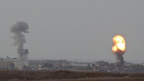 Rauch steigt auf nach einem israelischen Luftschlag im nördlichen Gazastreifen.