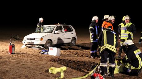 Bei einem Unfall bei Ettenbeuren wurden drei junge Frauen verletzt.