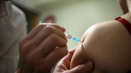 Vor allem bei älteren Menschen oder Schwangeren kann eine Grippe-Impfung sinnvoll sein.