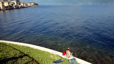 Der Gardasee ist ein beliebtes Urlaubsziel, auch für Angler - wenn sie einige Dinge beachten.