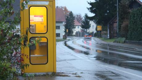 In Peiting im Landkreis Weilheim-Schongau sprengten vermutlich Jugendliche eine Telefonzelle in die Luft. (Symbolbild)