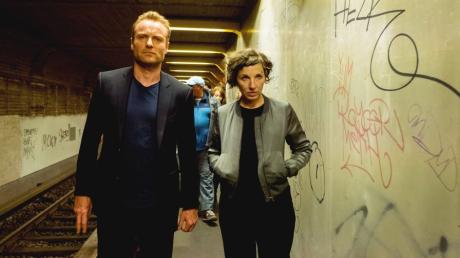 Nina Rubin (Meret Becker) und Robert Karow (Mark Waschke): Szene aus dem Tatort heute aus Berlin ("Dein Name sei Harbinger").
