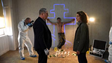Moritz Eisner (Harald Krassnitzer) und Bibi Fellner (Adele Neuhauser) ermitteln in "Die Faust" in einer rätselhaften Mordserie.