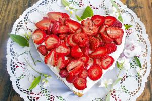 Erdbeer-Rhabarber-Herz