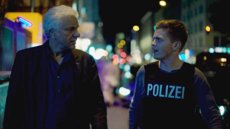 Franz Leitmayr (Udo Wachtveitl) und sein Kollege Kalli Hammermann (Ferdinand Hofer) in einer Szene des Münchner Tatort "Wir kriegen Euch alle", der am Sonntag im Ersten läuft.