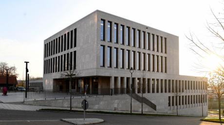 Urteil in Vergewaltigungsprozess am Günzburger Amtsgericht: Ein inzwischen 25-Jähriger soll als Geselle eine damals 15-jährige Auszubildende vergewaltigt haben.