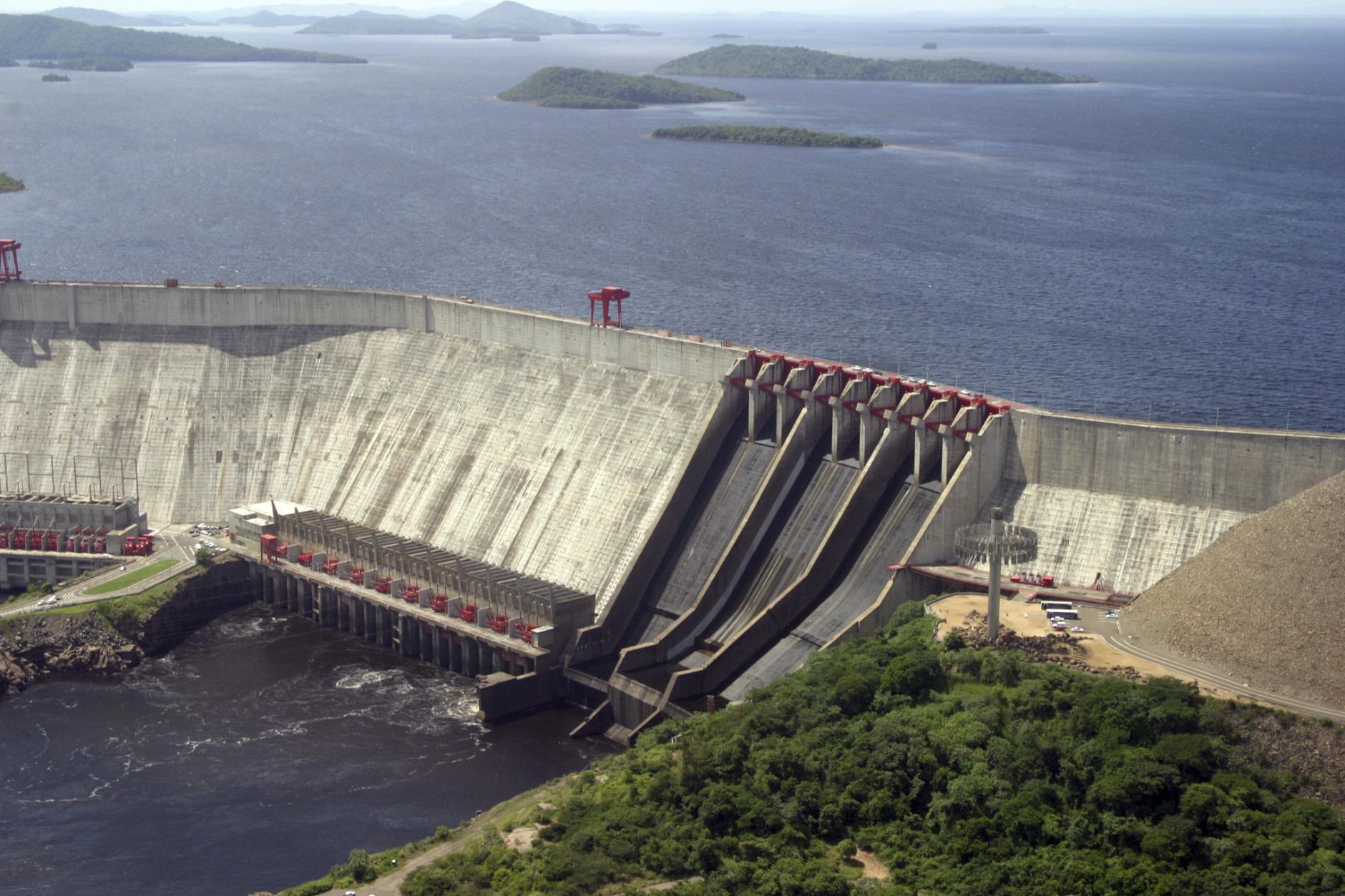 В каком районе самая крупная гэс. Гури Венесуэла. Гури ГЭС. Плотина Гури Венесуэла. Водохранилище Гури в Венесуэле.