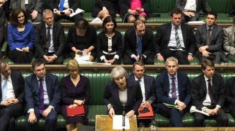 Premierministerin ohne Mehrheit: Theresa May spricht vor dem britischen Parlament.