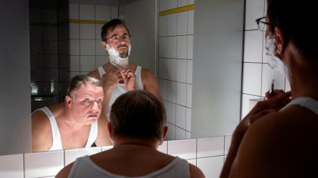 Frank Thiel (Axel Prahl) und Prof. Karl-Friedrich Börne (Jan Josef Liefers) in einer Szene des neuen Münster-Tatorts "Spieglein, Spieglein".