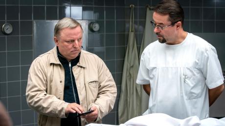 Frank Thiel (Axel Prahl) und Prof. Karl-Friedrich Boerne (Jan Josef Liefers): Szene aus dem Münster-Tatort "Spieglein, Spieglein", der heute Abend im Ersten läuft. 