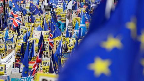 Am Samstag demonstrierten knapp eine Million Brexit-Gegner in London. Sie forderten unter anderem ein neues Referendum. 