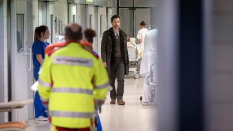 Szene aus dem Dortmund-Tatort "Inferno": Kommissar Peter Faber (Jörg Hartmann) bei Ermittlungen in der Klinik.