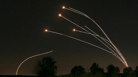 Das israelische Luftverteidigungssystem "Iron Dome" fängt Raketen ab, die aus dem Gazastreifen abgefeuert wurden. 