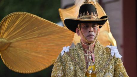 Mit einer großen Prozession durch Bangkok hat Thailand seinen frisch gekrönten König Maha Vajiralongkorn gefeiert.
