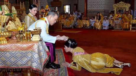 Thai-König Maha Vajiralongkorn hält sich regelmäßig in Bayern auf. Bislang war unklar, ob er dafür ein Visum benötigt.