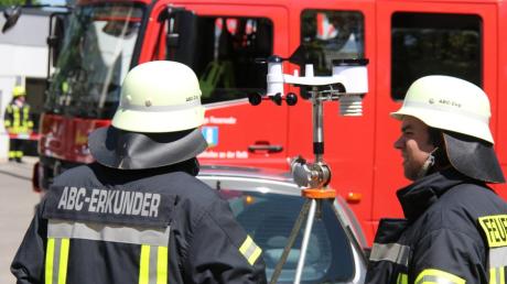 Ein Windmesser gehört zur Ausstattung des Erkundungstrupps aus Neu-Ulm, der am Freitagnachmittag bei einem Gefahrgut-Einsatz in der Pfaffenhofer Ortsmitte beteiligt war. 
