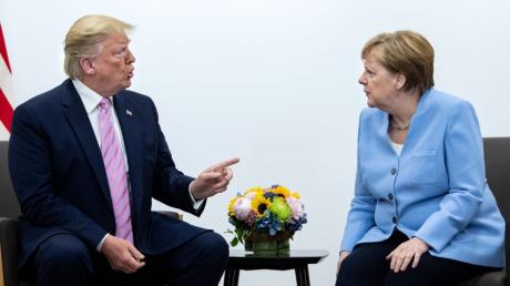 Mit dem Frauenhass von US-Präsident Donald Trump hat Angela Merkel immer wieder zu kämpfen gehabt. Hier trafen sich die beiden am Rande des G20-Gipfels in Osaka.