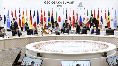 Die G20-Staats- und Regierungschefs haben sich beim Gipfel in Japan trotz tiefgreifender Meinungsunterschiede auf eine gemeinsame Abschlusserklärung verständigt.