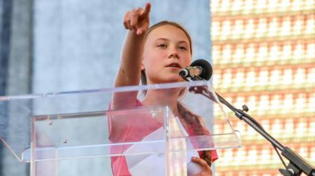 Die schwedische Greta Thunberg spricht mit gerade mal 16 Jahren auf verschiedenen internationalen Klimakonferenzen. Sie fordert mehr Umweltschutz.
