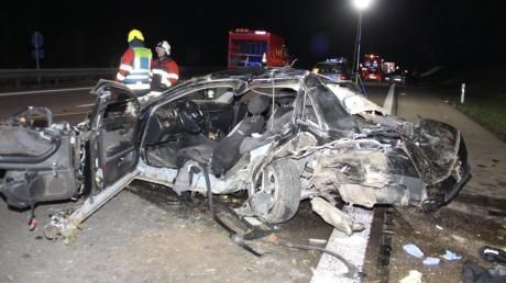 Ein 22-Jähriger starb auf der A9 bei Ingolstadt, als ein Fahrer - offenbar viel zu schnell - mit seinem getunten Auto auf den Audi des Mannes aus dem Kreis Eichstätt auffuhr. Der Unfallfahrer muss sich jetzt wegen Totschlags vor dem Landgericht verantworten.