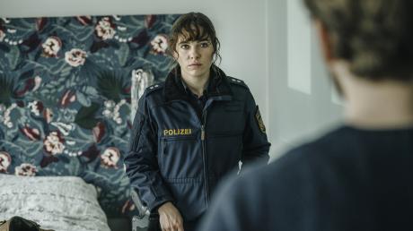 Elisabeth (Verena Altenberger) stellt Posse (Wolf Danny Homann) im Hotelzimmer zur Rede: Szene aus dem "Polizeiruf 110" aus München, der heute Abend im Ersten läuft. 