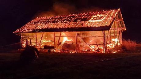 Lichterloh brannte in der Nacht auf Samstag ein Stadel nördlich von Rott.