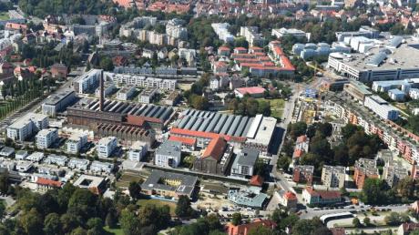 Die Luftaufnahme zeigt, wie sich das Augsburger Textilviertel gewandelt hat. Links, auf einem Areal, auf dem sich einst die Neue Augsburger Kattunfabrik (NAK) befand, steht heute die City-Galerie. 