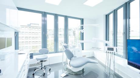 Top ausgestattet und technisch auf dem neuesten Stand der Zahnmedizin
sind die Behandlungszimmer bei AllDent.