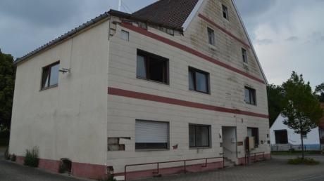 Die Gemeinde Haunsheim will das ehemalige Gasthaus Adler erhalten und den Abriss verhindern. 